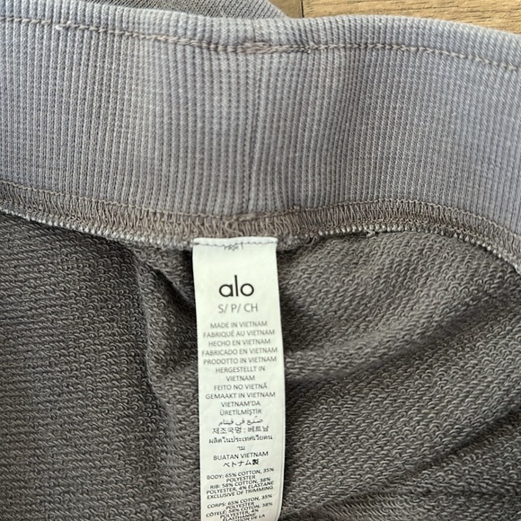 ALO Yoga Women's Athletic Shorts washed grey ( worn once) size small - Picture 4 of 7